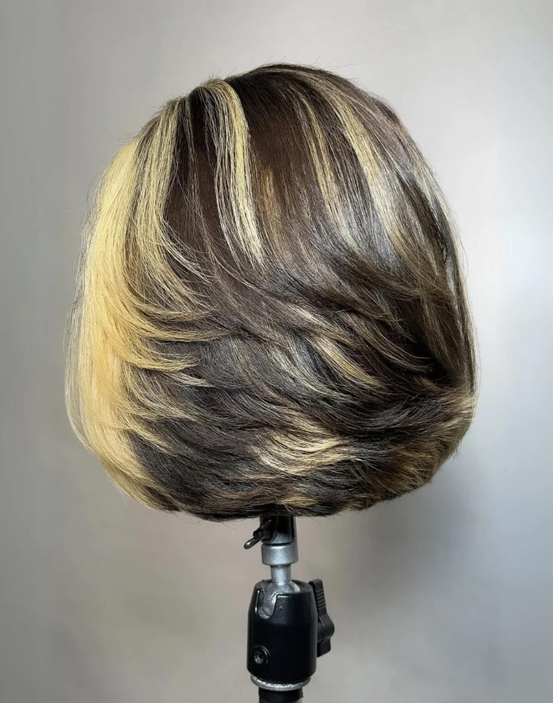 eullair Blonde Highlight Color Layer Bob Wigs Natural 13x4 Lace Frontal Human Hair Wigs 250% Density