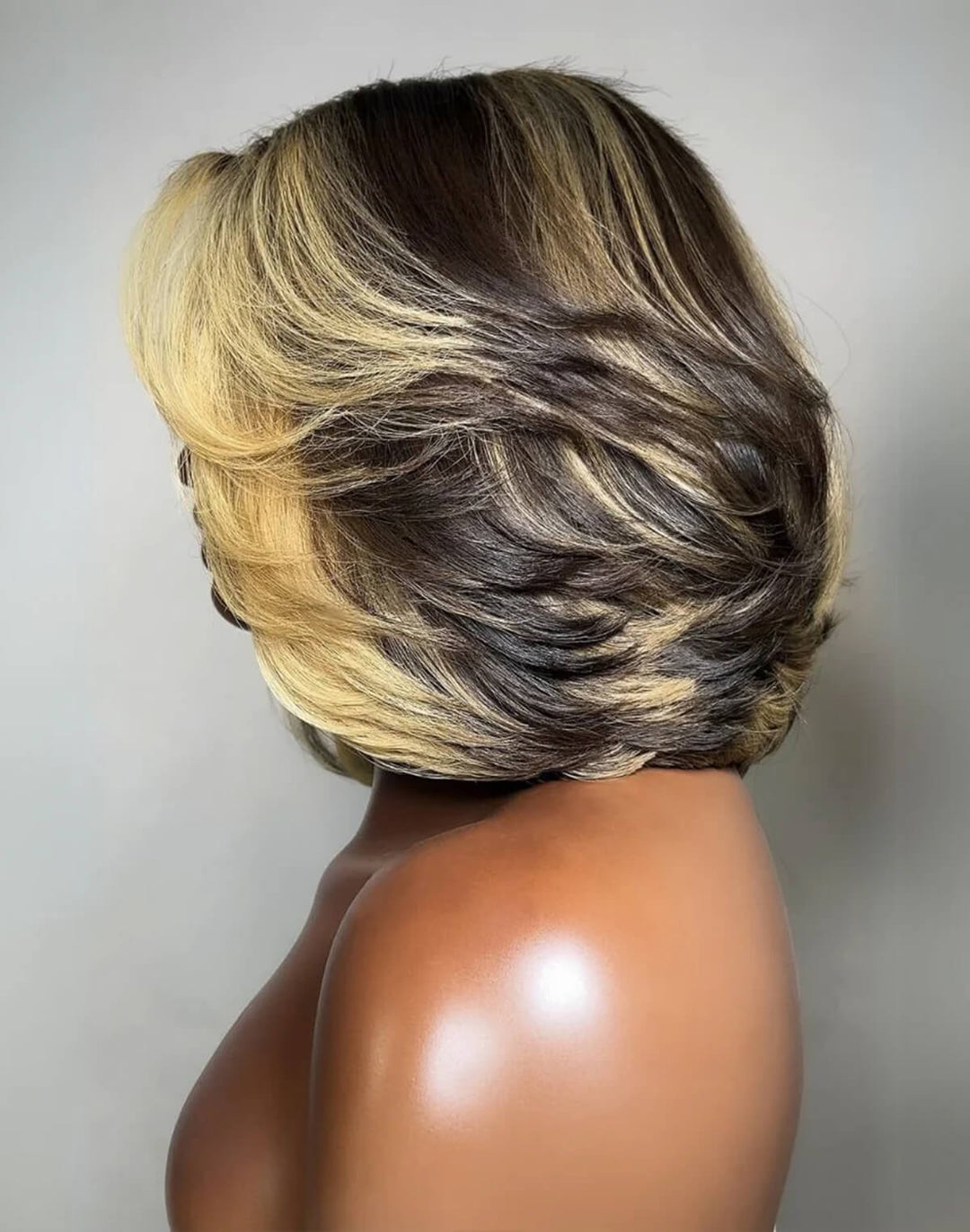 eullair Blonde Highlight Color Layer Bob Wigs Natural 13x4 Lace Frontal Human Hair Wigs 250% Density