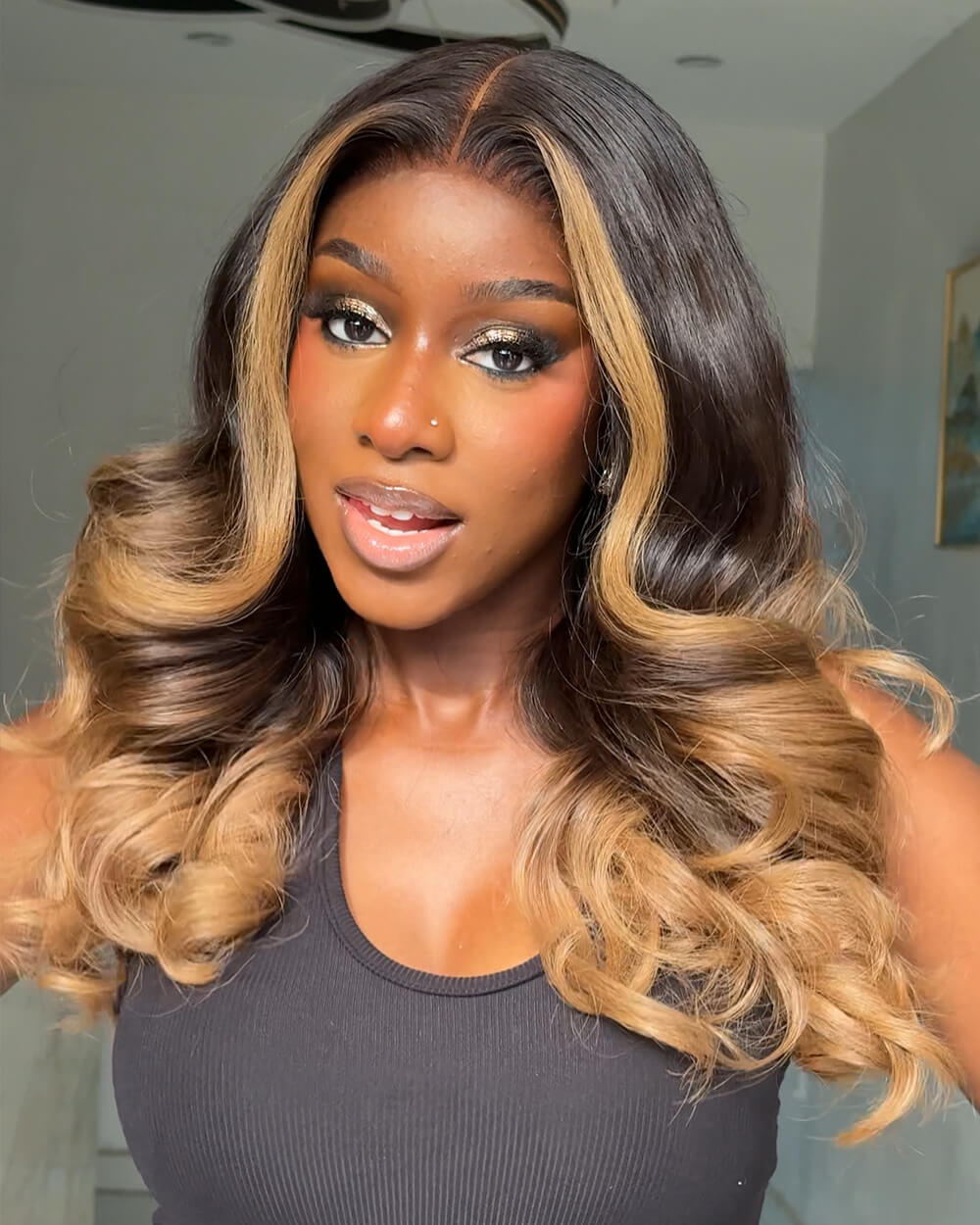 eullair Ombre 1B/4/27 Body Wave Gluleless Wig Skunk Stripe Wig with Honey Blonde Color Wig