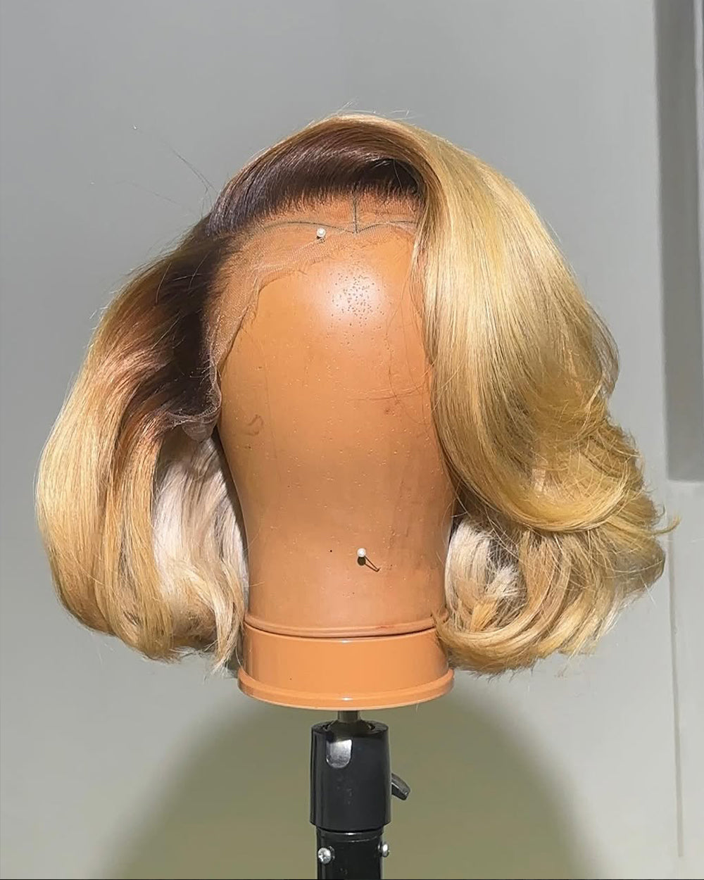 eullair Ombre Honey Blonde Layer Blow Out Bob Wigs 1B Root 613 Color 13x4 Frontal Lace Human Hair Wigs