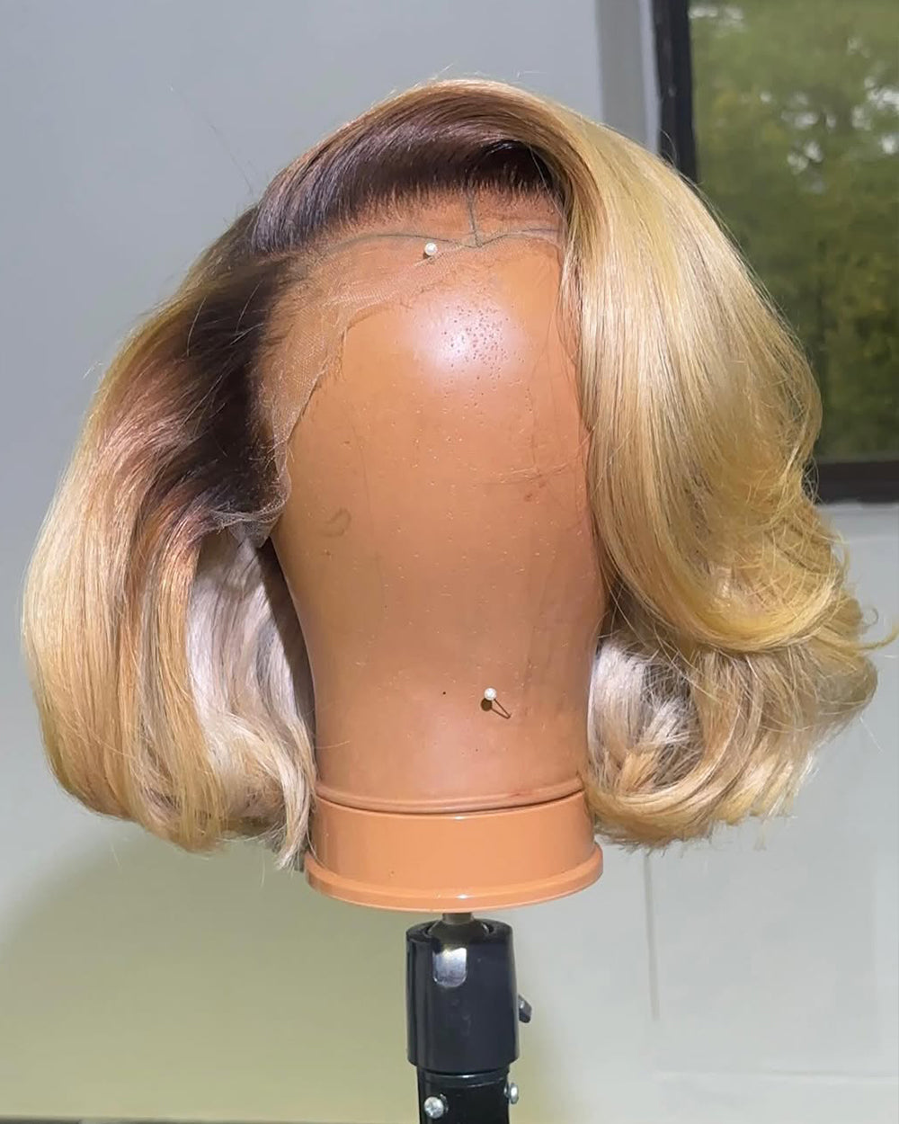 eullair Ombre Honey Blonde Layer Blow Out Bob Wigs 1B Root 613 Color 13x4 Frontal Lace Human Hair Wigs